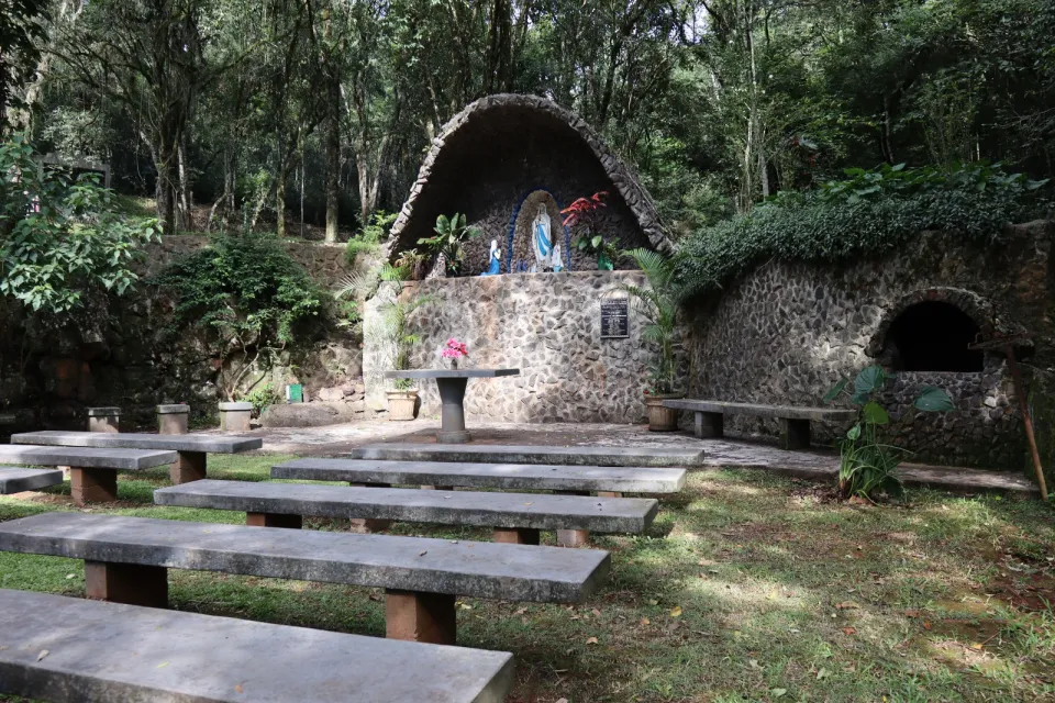 Gruta Nossa Senhora de Lourdes